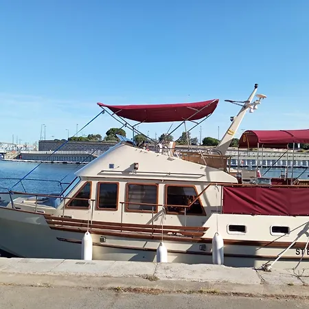Botel Bateau Papaye Sète