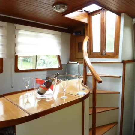 Bateau Papaye Πλωτό κατάλυμα *